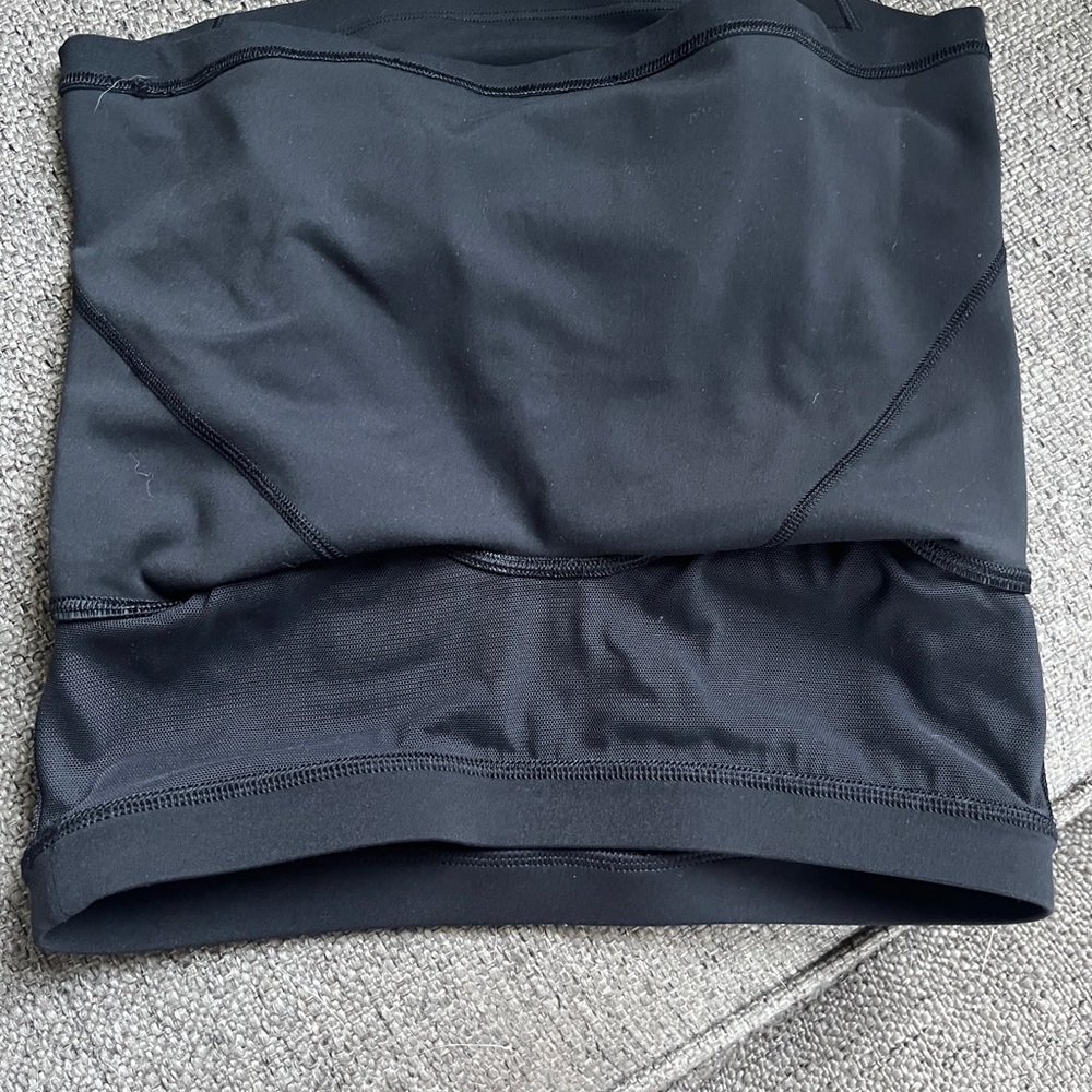 Lululemon crop tank with built in bra. Size 6. Black - Picture 3 of 4